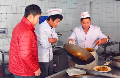 味蕾上的較量，匠心間的綻放——崇山校區餐飲服務中心年度烹飪大賽圓滿落幕