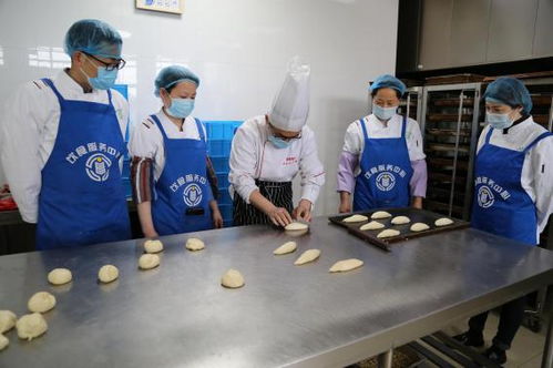 合肥工業大學飲食服務中心一行赴我校糕點廠開展餐飲服務調研學習交流活動